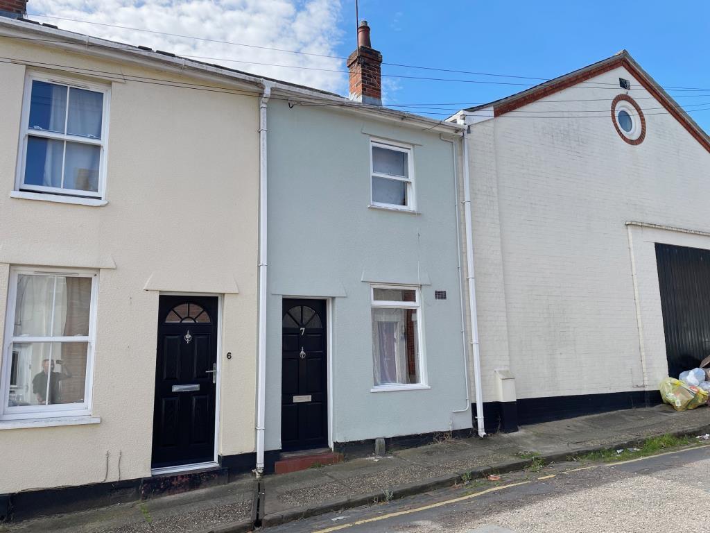 Lot: 144 - TERRACE HOUSE FOR IMPROVEMENT - Terrace house close to Colchester City centre